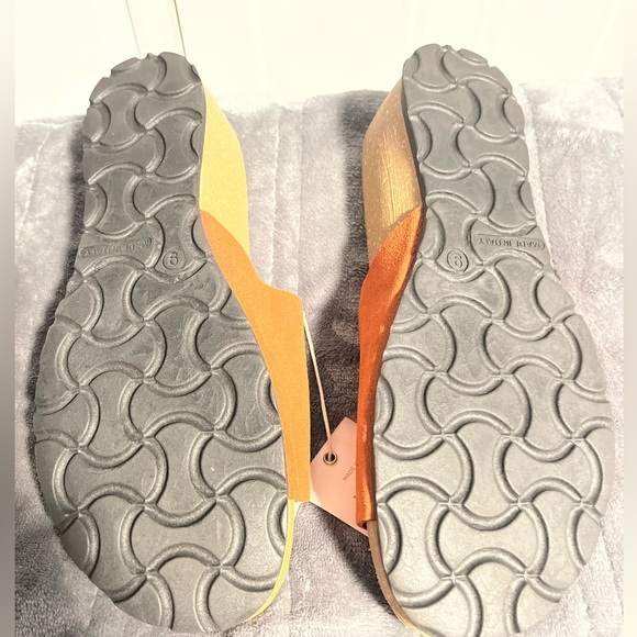 Low Wedge Genuine Leather Sandal - Picture 3 of 9